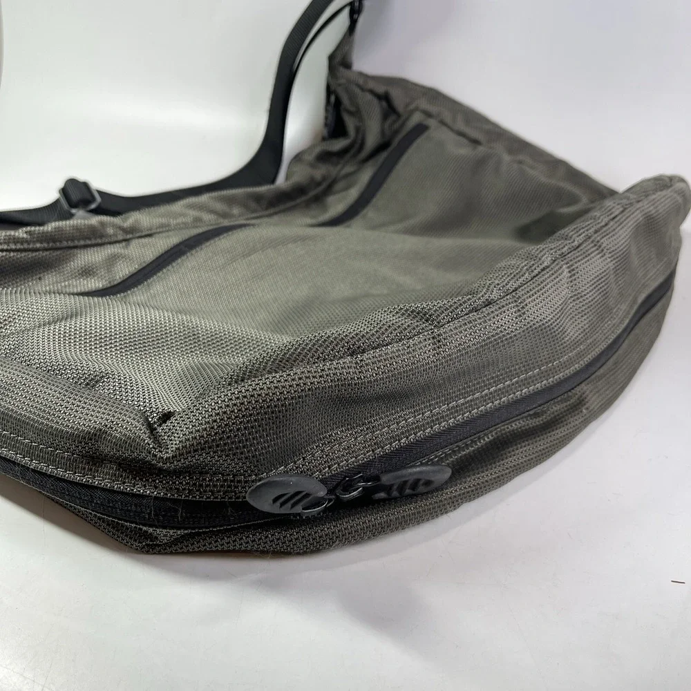 Tumi T3 Messenger Bag Ballistic Nylon Green Expandable 500G